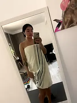 zui_lu – webcam model profile photo Image 7