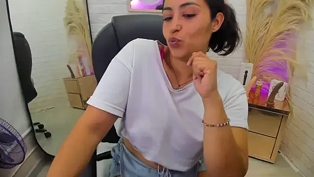 priyadevi17 – webcam model profile photo Image 12