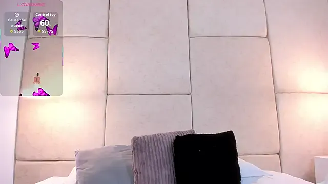 DD-52 – webcam model profile photo Image 10