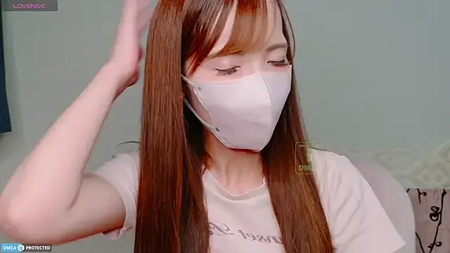 AYW-21 – webcam model profile photo Image 2