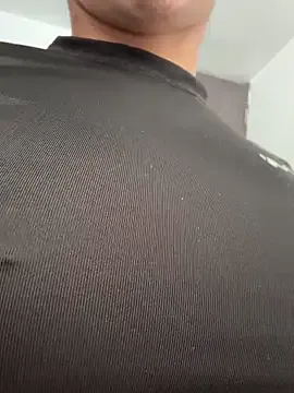 roouse – webcam model profile photo Image 5