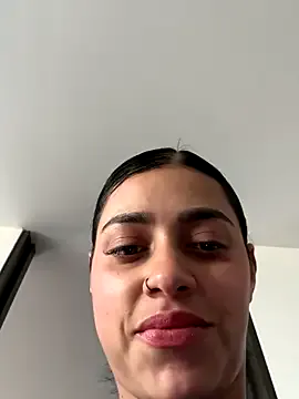 roouse – webcam model profile photo Image 6