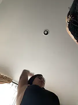 roouse – webcam model profile photo Image 7