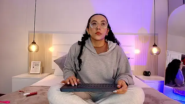 Nonchan_ – webcam model profile photo Image 14