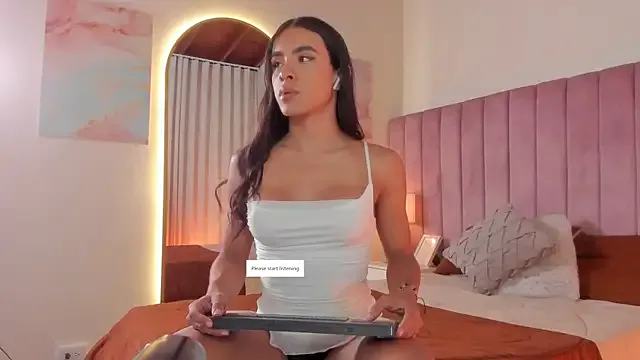  – webcam model profile photo Image 12