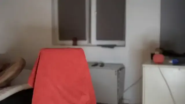 MileySummer – webcam model profile photo Image 11