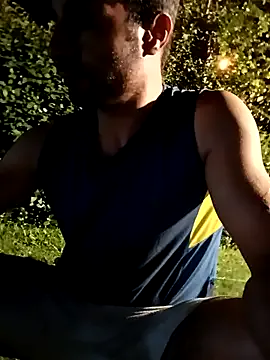 roouse – webcam model profile photo Image 7