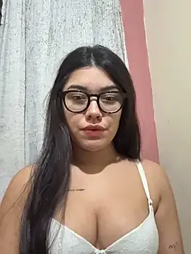 _Alice_1 – webcam model profile photo Image 2