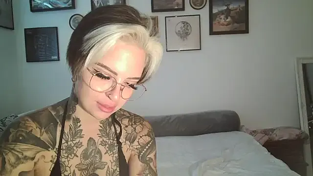 roouse – webcam model profile photo Image 16