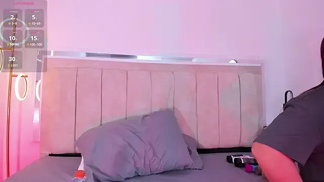 roouse – webcam model profile photo Image 10