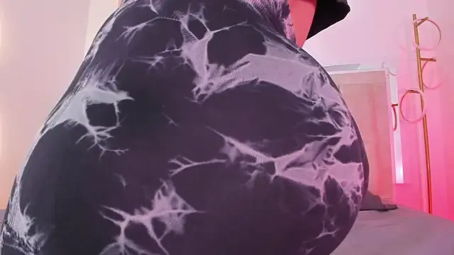 roouse – webcam model profile photo Image 12