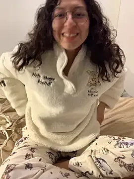 zui_lu – webcam model profile photo Image 3