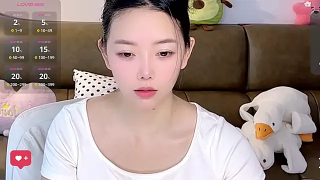 _Alicee_1 – webcam model profile photo Image 10