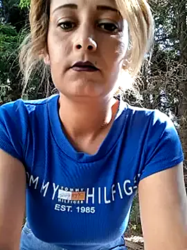 roouse – webcam model profile photo Image 2