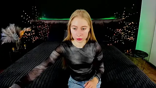 LT-333 – webcam model profile photo Image 2