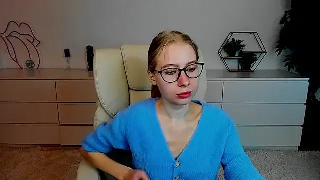 LT-333 – webcam model profile photo Image 3