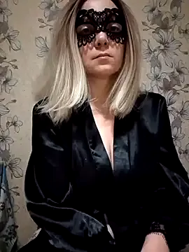 roouse – webcam model profile photo Image 14