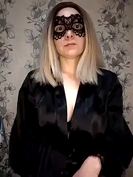 roouse – webcam model profile photo Image 15