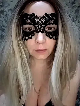 roouse – webcam model profile photo Image 8