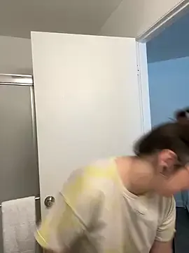 roouse – webcam model profile photo Image 11