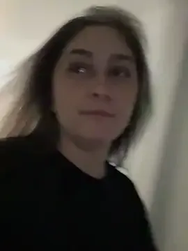 roouse – webcam model profile photo Image 12