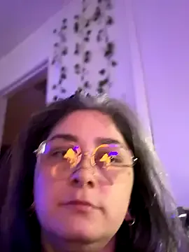 roouse – webcam model profile photo Image 2