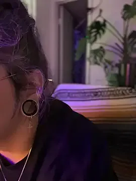 roouse – webcam model profile photo Image 3