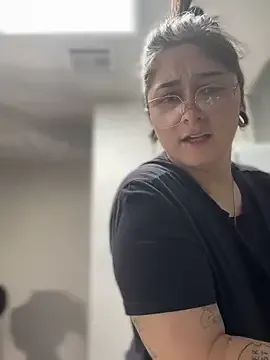 roouse – webcam model profile photo Image 7