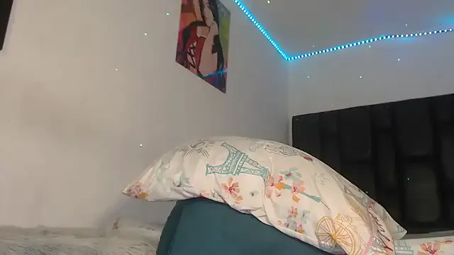 roouse – webcam model profile photo Image 7