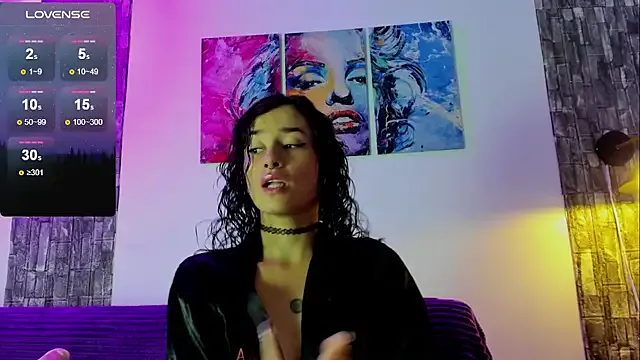 roouse – webcam model profile photo Image 12
