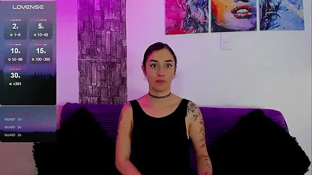 roouse – webcam model profile photo Image 15