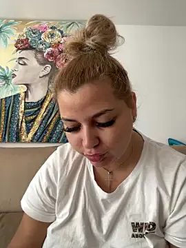 Queen_Doll – webcam model profile photo Image 12