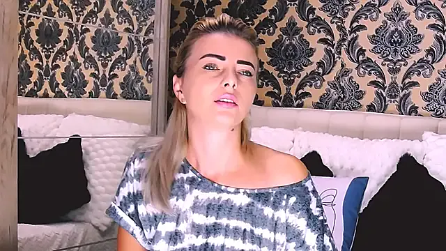  – webcam model profile photo Image 18
