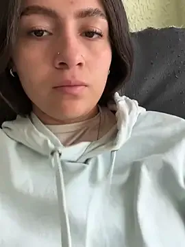 _Alicee_1 – webcam model profile photo Image 4