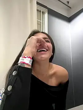 _Alicee_1 – webcam model profile photo Image 5