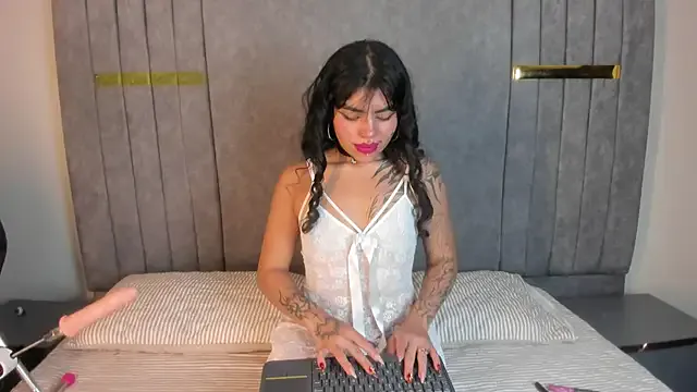 seraphine23 – webcam model profile photo Image 6
