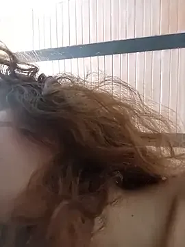 roouse – webcam model profile photo Image 10