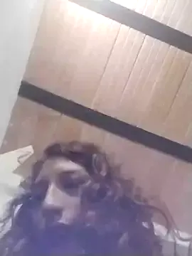 roouse – webcam model profile photo Image 3