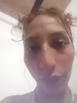 roouse – webcam model profile photo Image 5