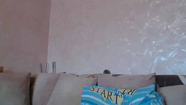 Yiyi-707 – webcam model profile photo Image 3