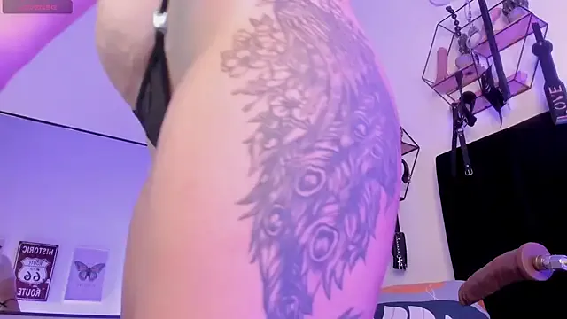 roouse – webcam model profile photo Image 2