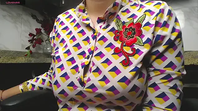 roouse – webcam model profile photo Image 19