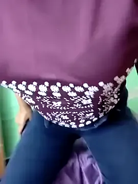 jAsMinE678 – webcam model profile photo Image 17