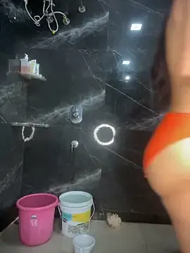 zui_lu – webcam model profile photo Image 6