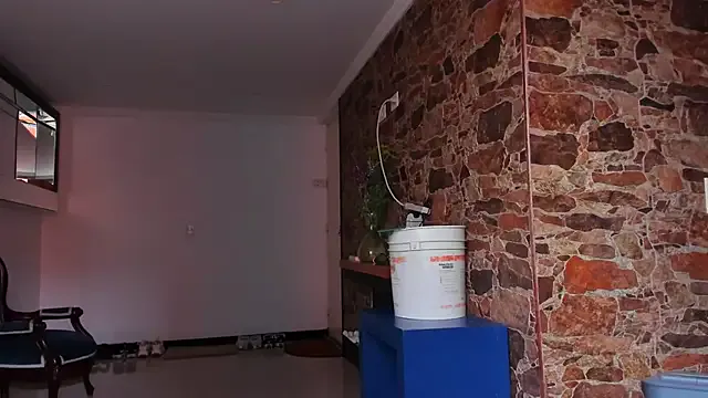 roouse – webcam model profile photo Image 8