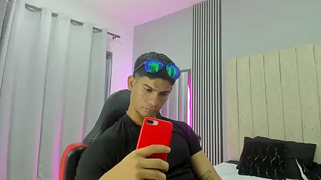  – webcam model profile photo Image 16