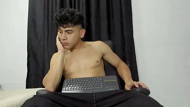 _Alicee_1 – webcam model profile photo Image 12