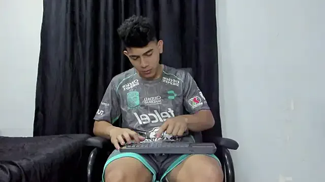 _Alicee_1 – webcam model profile photo Image 5