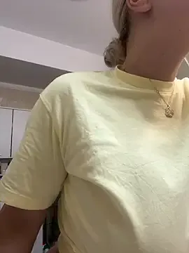 EarlyPrincess – webcam model profile photo Image 5