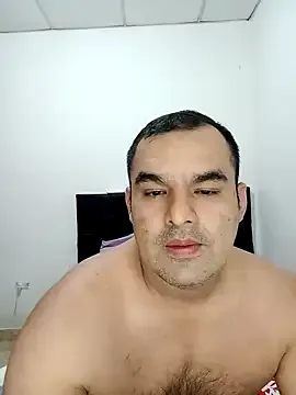 roouse – webcam model profile photo Image 6